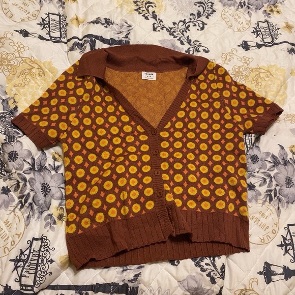 yellow and brown sweater with cute patterns - Picture 1 of 2